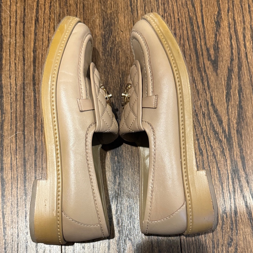CHANEL Tan Quilted Loafers with Gold Logo turnlock - Picture 7 of 9